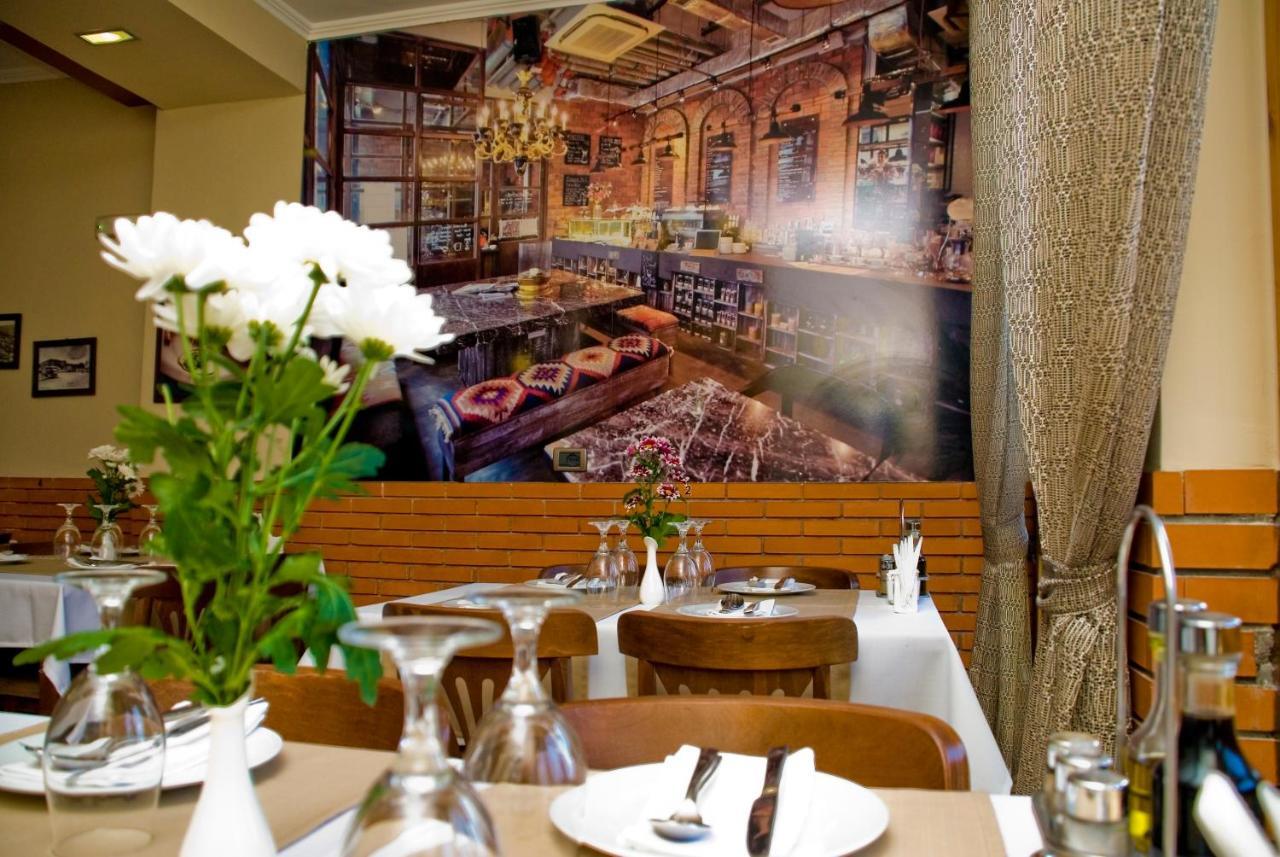 Hotel 4 Stinet Wlora Zewnętrze zdjęcie